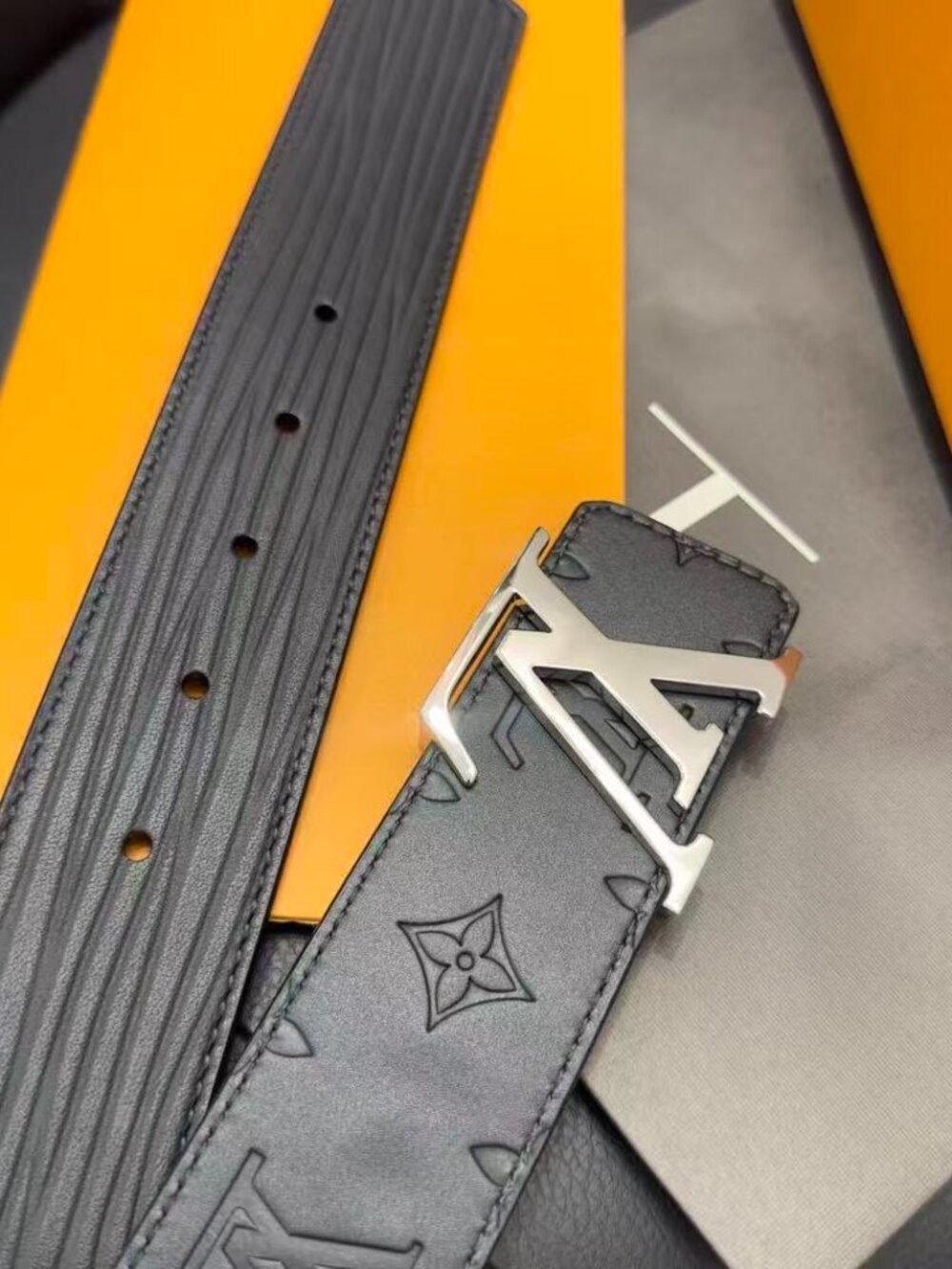LV leather belt - Picture 4 of 6